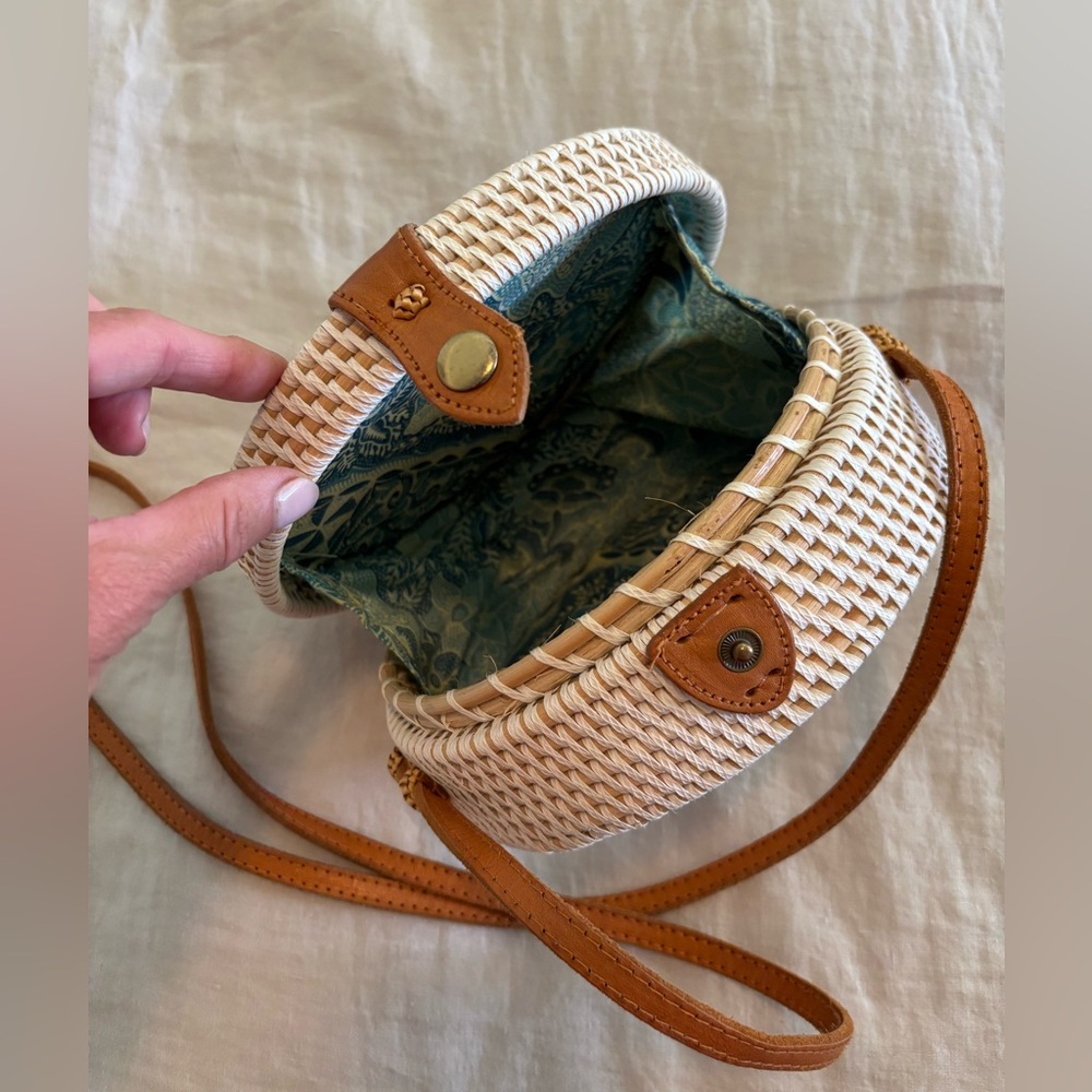 Handmade Woven Round Cream + Tan Crossbody Bag Handmade in Bali - Picture 9 of 14